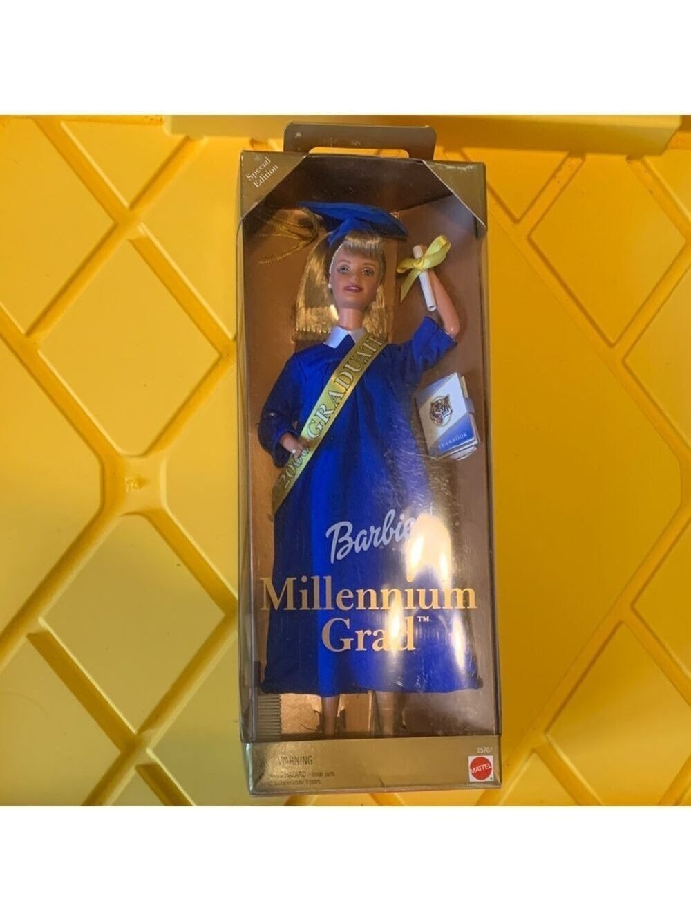Vintage 2000 NRB Millennium Grad Barbie 25707